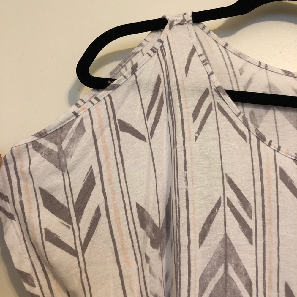 Cold Shoulder Tunic Top! - Picture 2 of 3